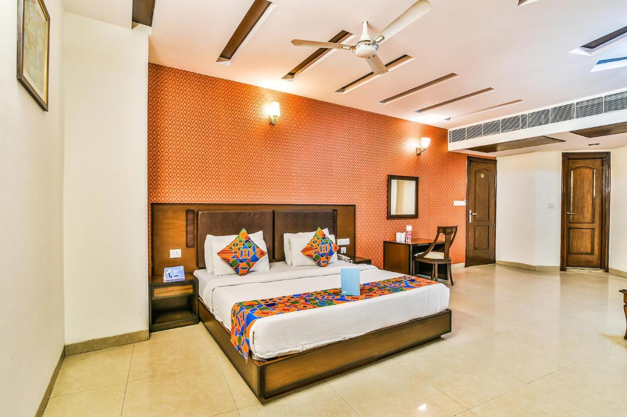 Hotel Alpine Tree New Delhi Exterior photo