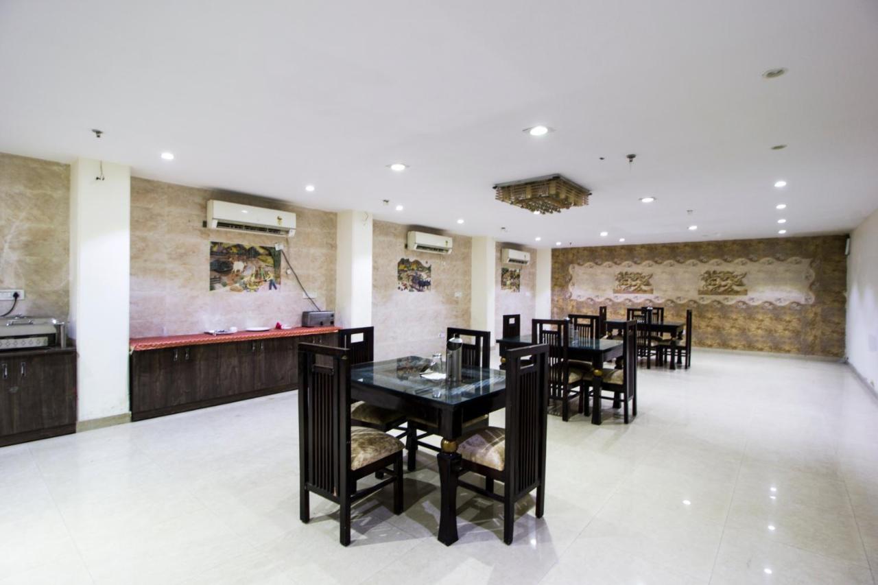 Hotel Alpine Tree New Delhi Exterior photo